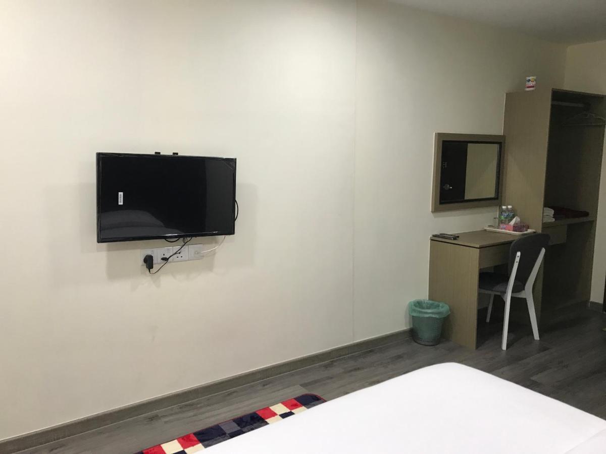 Oyo 90506 Z Stay Inn Hotel Simpang Renggam エクステリア 写真