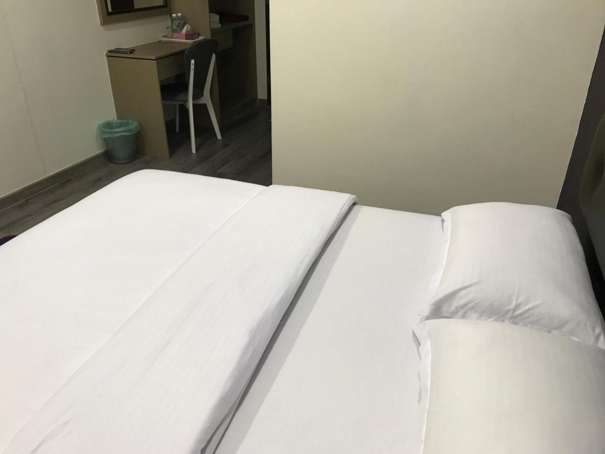 Oyo 90506 Z Stay Inn Hotel Simpang Renggam エクステリア 写真