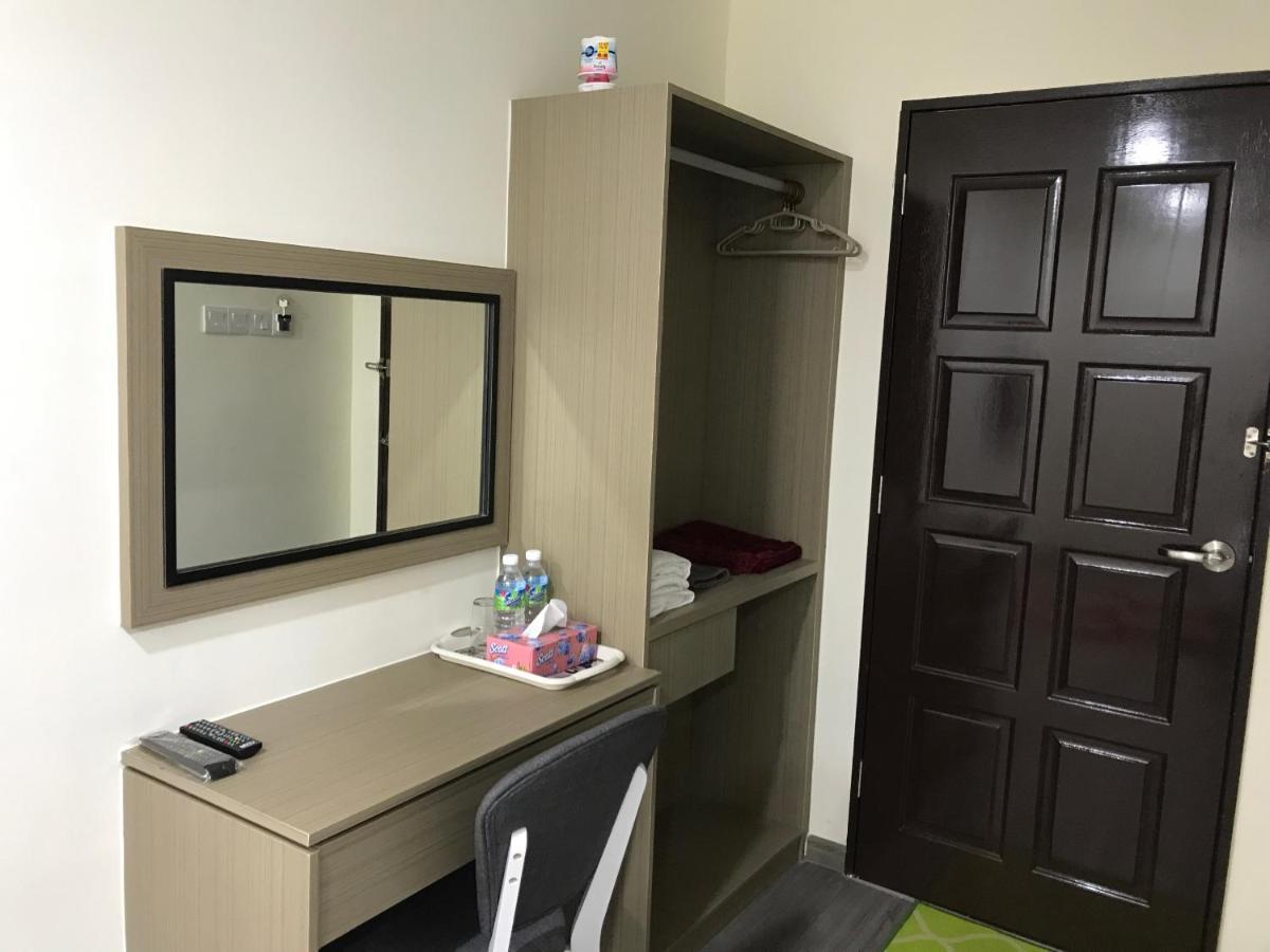 Oyo 90506 Z Stay Inn Hotel Simpang Renggam エクステリア 写真